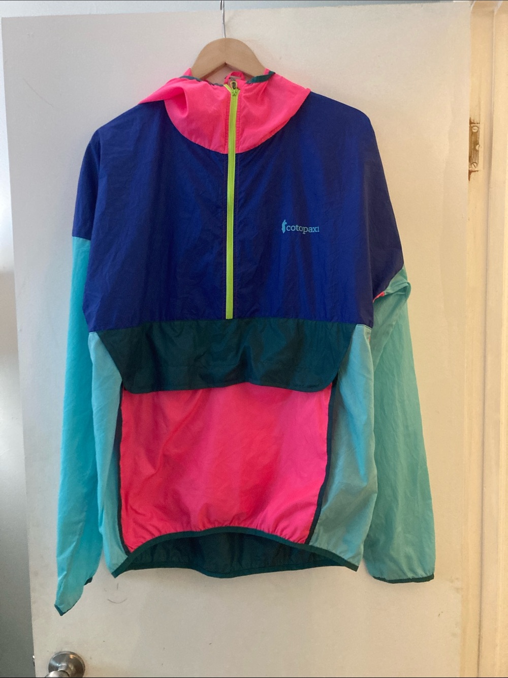 Cotopaxi womens xl windbreaker
